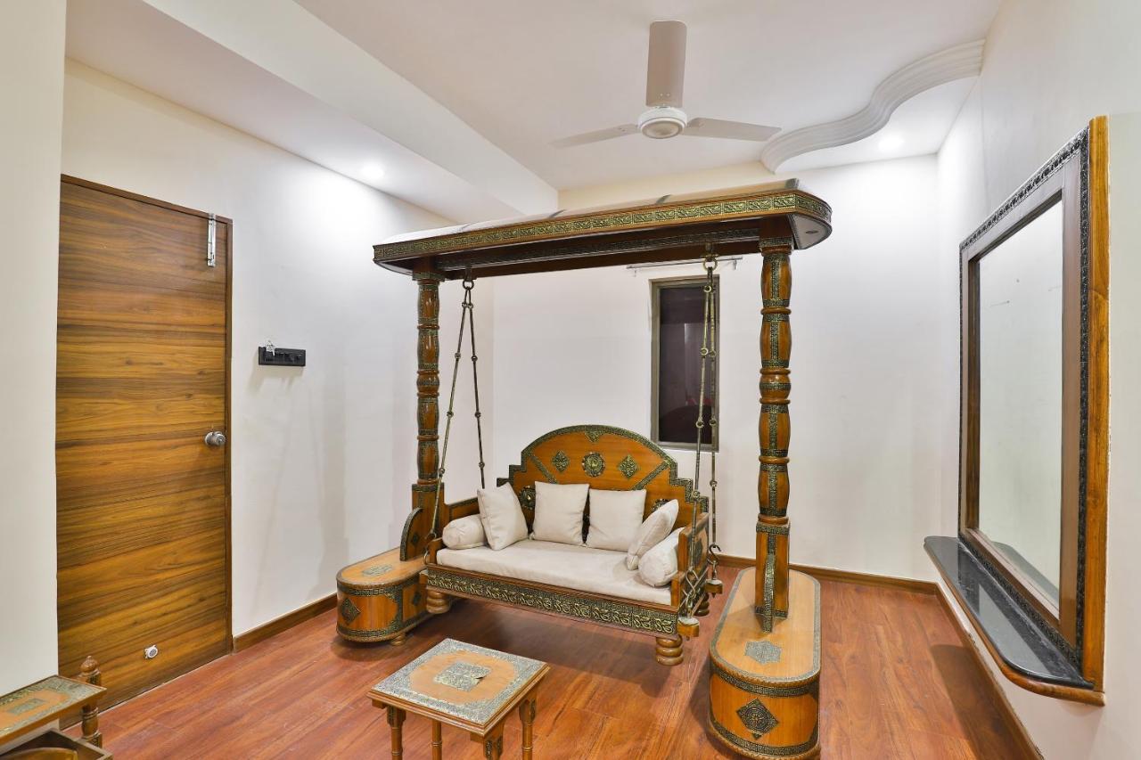 Oyo 23540 Hotel Suryakant Rádzskot Kültér fotó
