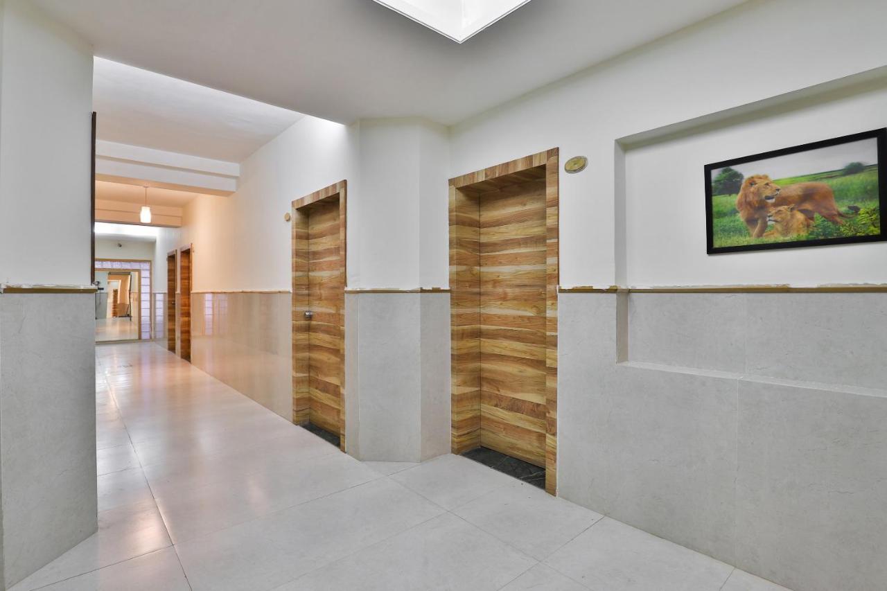 Oyo 23540 Hotel Suryakant Rádzskot Kültér fotó