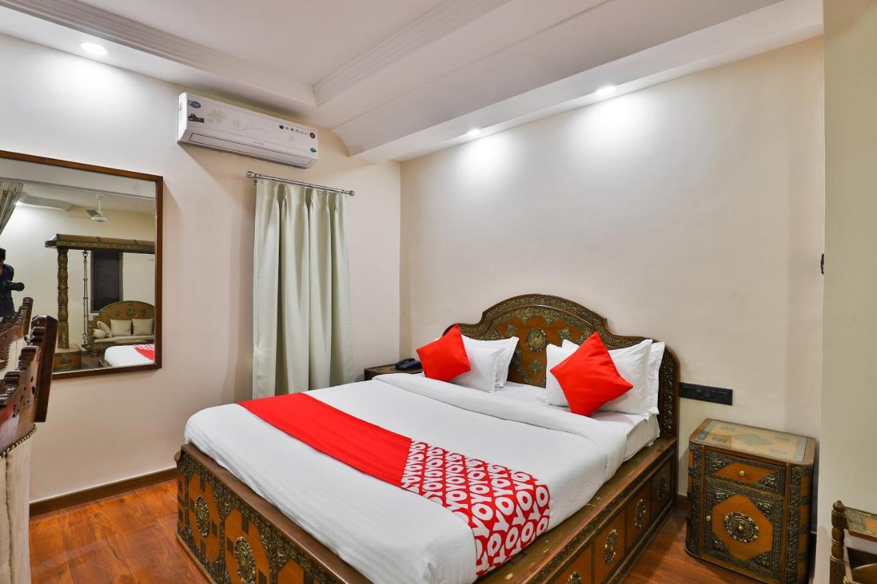 Oyo 23540 Hotel Suryakant Rádzskot Kültér fotó