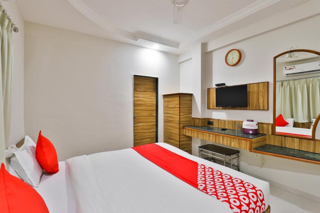 Oyo 23540 Hotel Suryakant Rádzskot Kültér fotó