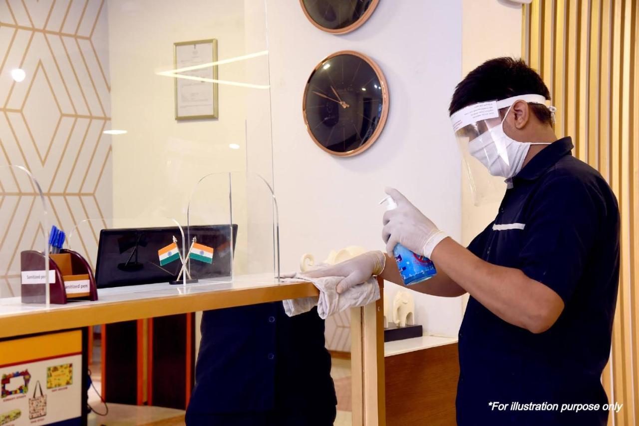 Oyo 23540 Hotel Suryakant Rádzskot Kültér fotó