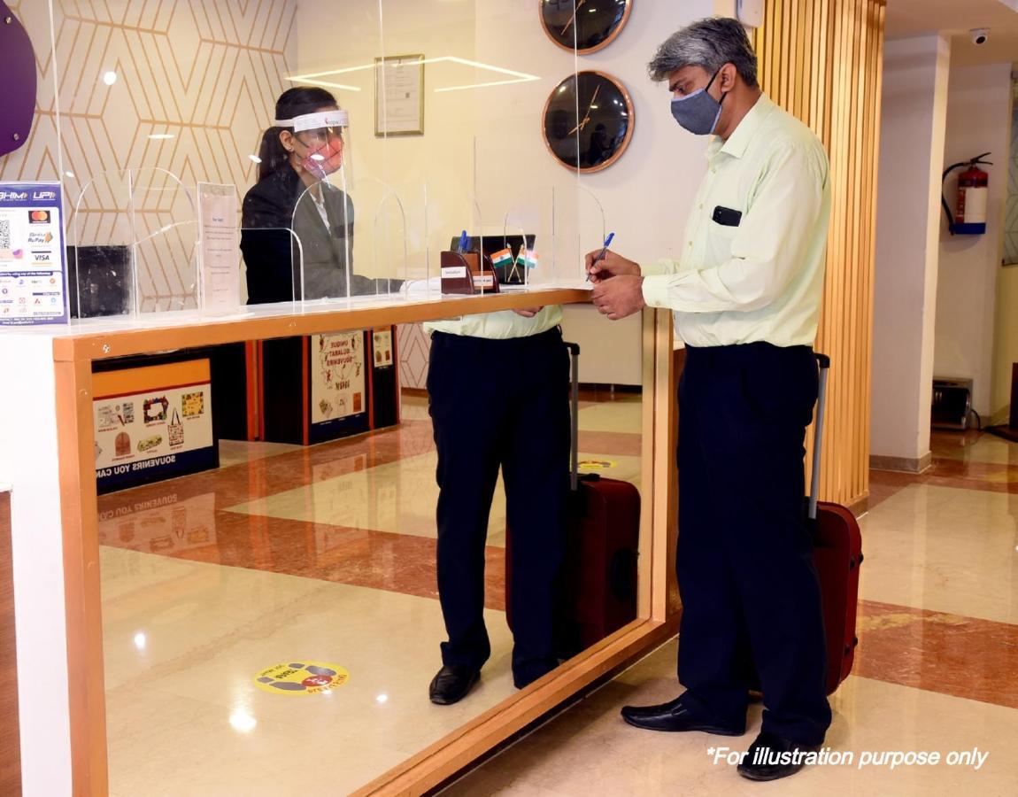 Oyo 23540 Hotel Suryakant Rádzskot Kültér fotó