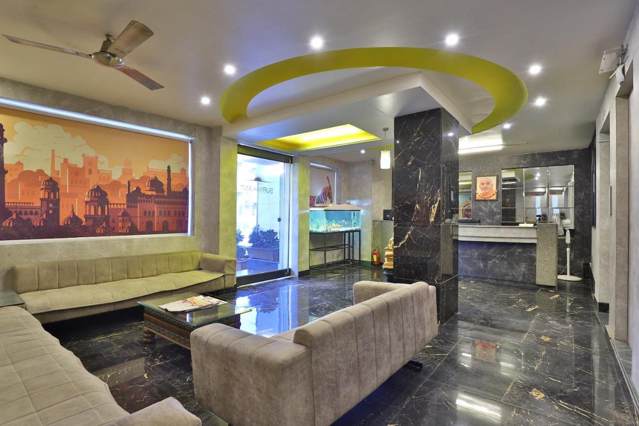 Oyo 23540 Hotel Suryakant Rádzskot Kültér fotó